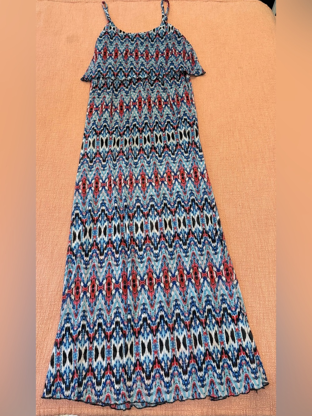 Eye Candy med Geometric Maxi Dress in Blue, pink & Red
